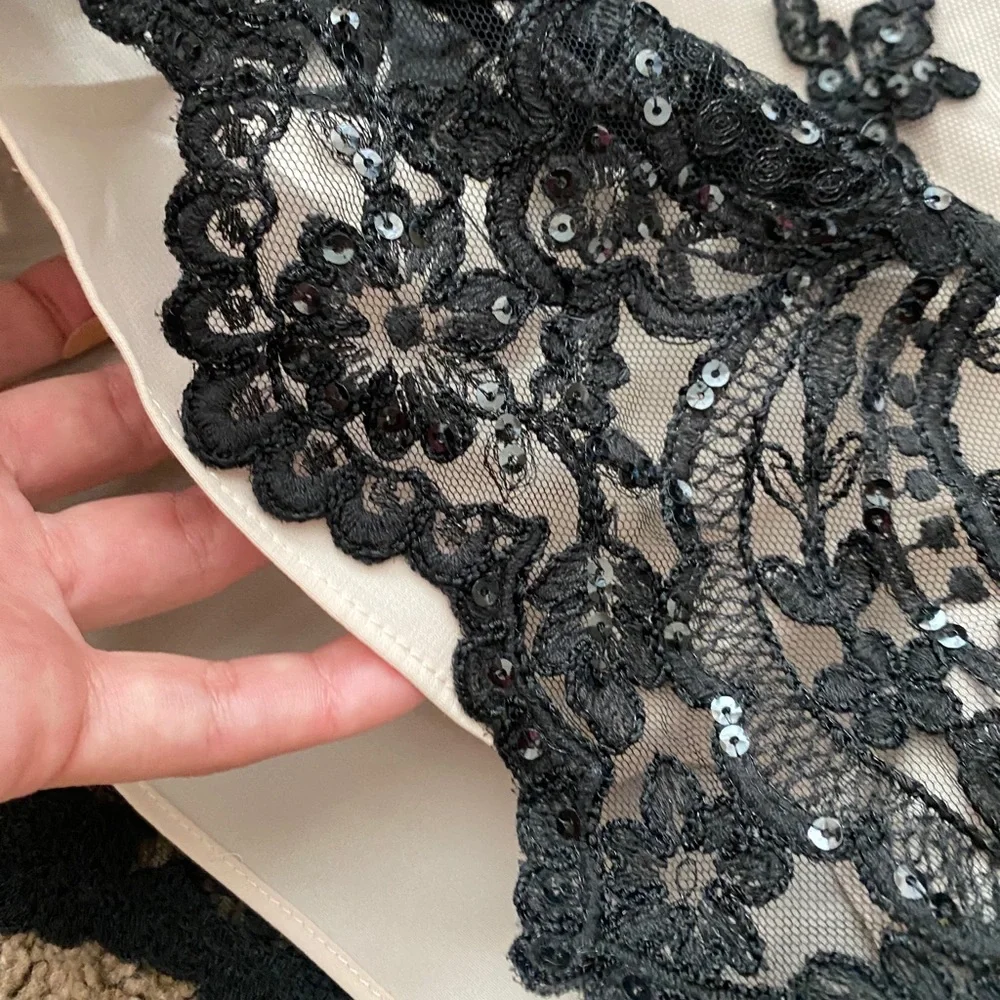 Alice + Olivia Black Lace Overlay Cream Crop Top and Shorts Set - Picture 3 of 11